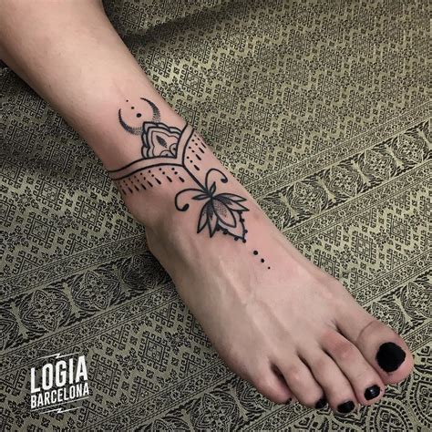 tatuaje de pies|20 ideas originales de tatuajes en los pies: diseños tribales,。